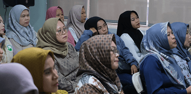 Pembiayaan Berbasis Komunitas Membuka Akses Untuk Perempuan Usaha